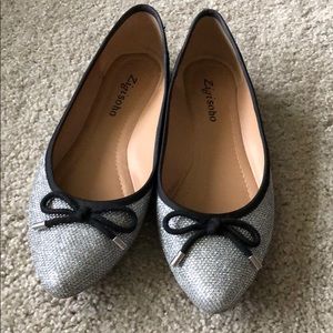 Zigi Soho Silver and Black Flats